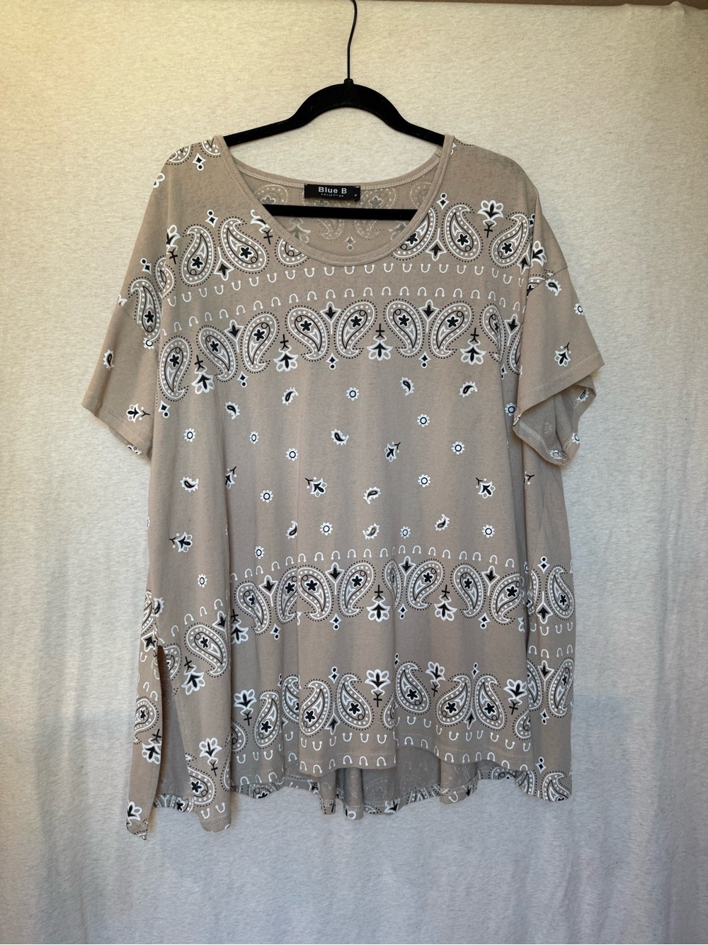 Blue B Taupe Paisley Short Sleeve Tee